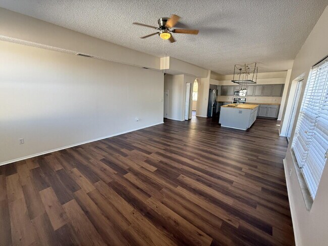 Building Photo - Beautifully remodeled 6 bedroom - 3 bath home in Summerfield Village