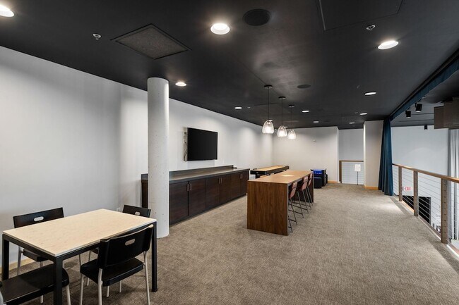 Building Photo - 215 10th Ave S