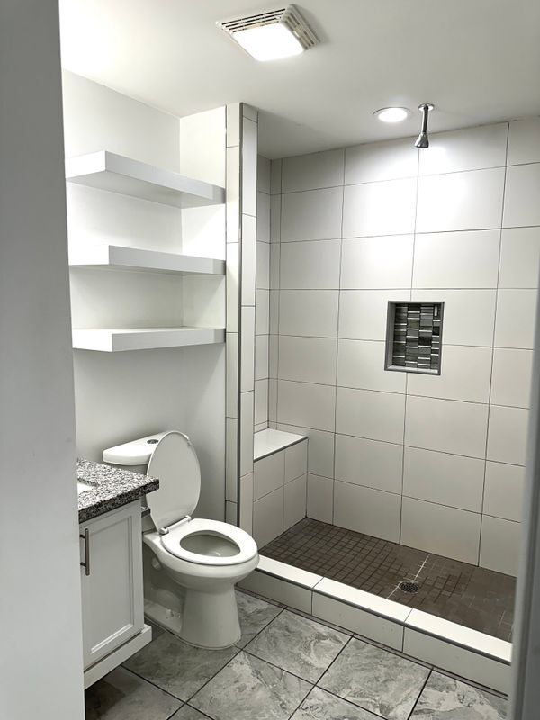 Building Photo - 325 Clemente Ave