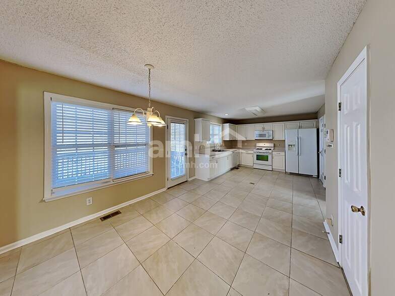 Building Photo - 47 Trotters Way