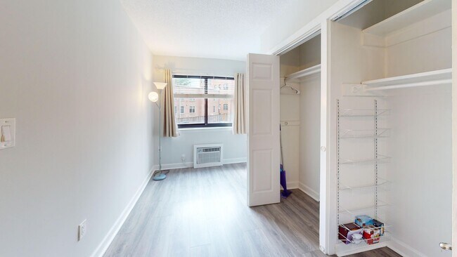 Building Photo - Incredible Location in Dupont Circle- Upda...