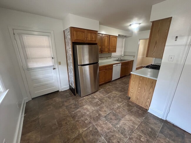 Building Photo - 4534 Oakwood Dr