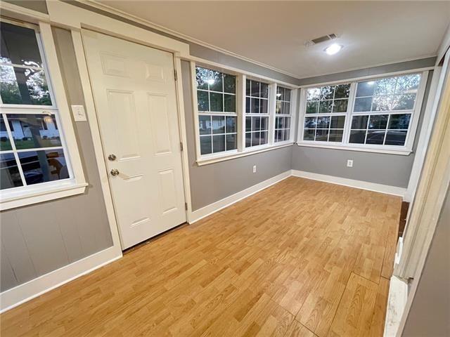 Building Photo - 215 N Carter St