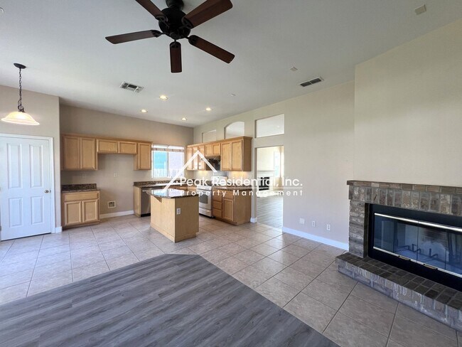 Building Photo - Very Nice 3bd/2ba Elk Grove Home with 2 Car Garage