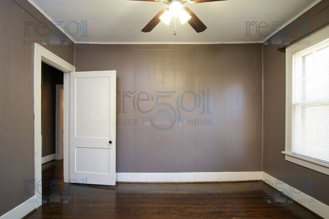 Building Photo - This Hillcrest Bungalow is just what you w...
