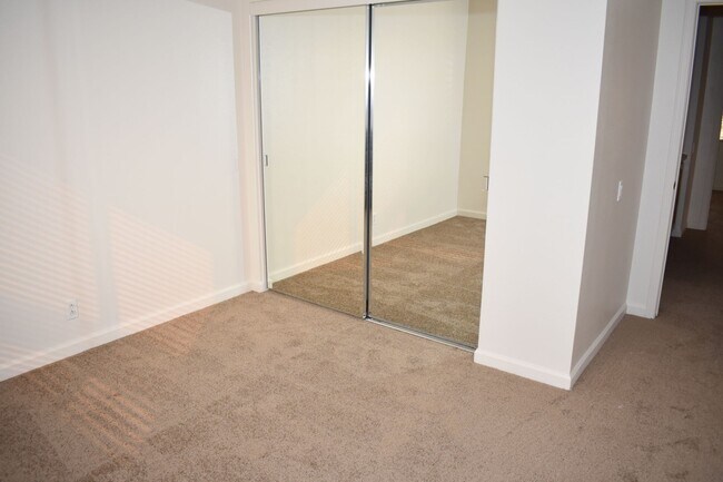 Building Photo - 469 Anacapa Dr
