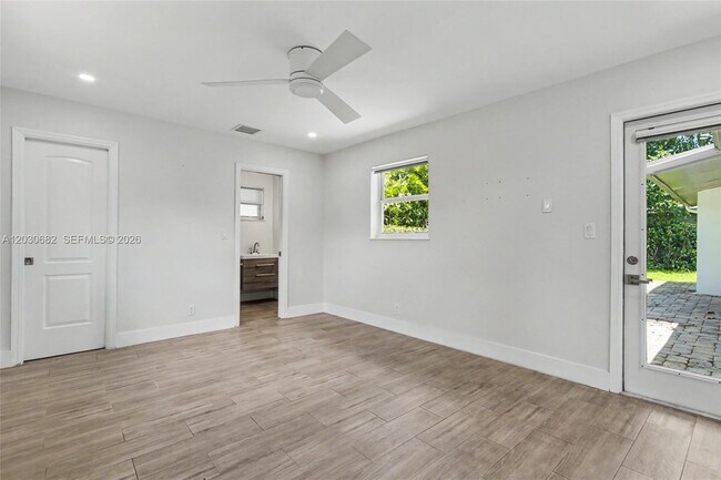 Building Photo - 2317 SW 34th Ave