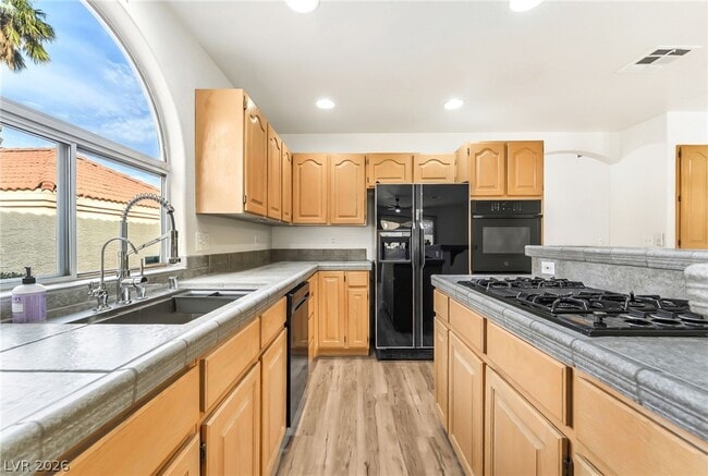 Building Photo - 17 Sandwedge Dr