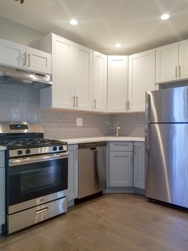 Building Photo - 1931 W Winona St