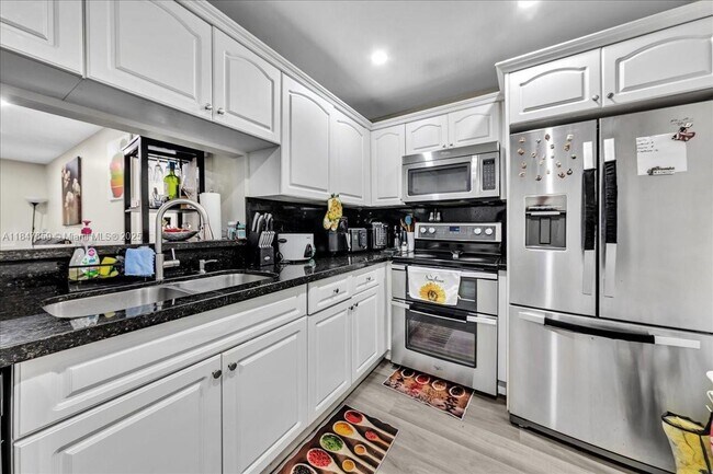 Building Photo - 8550 SW 149th Ave
