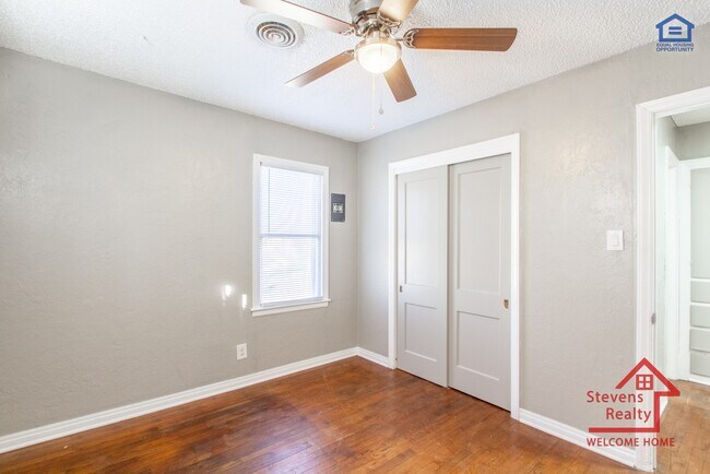 Building Photo - 2524 Prentice NW