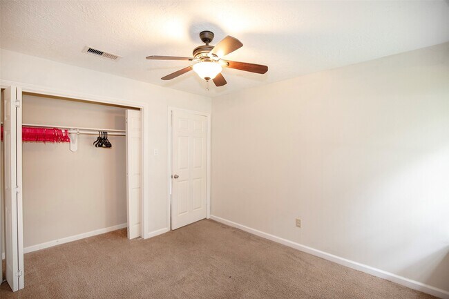 Building Photo - 15106 Silverman St