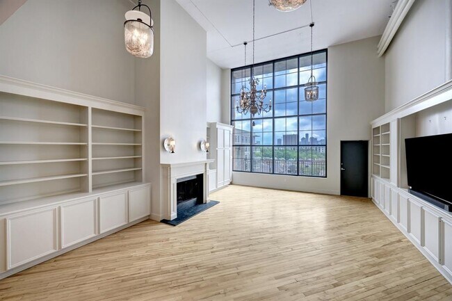 Building Photo - 1025 S Shepherd Dr