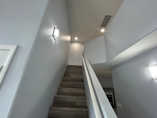 Building Photo - Charming Renovated Home in Vista, CA – Cul...