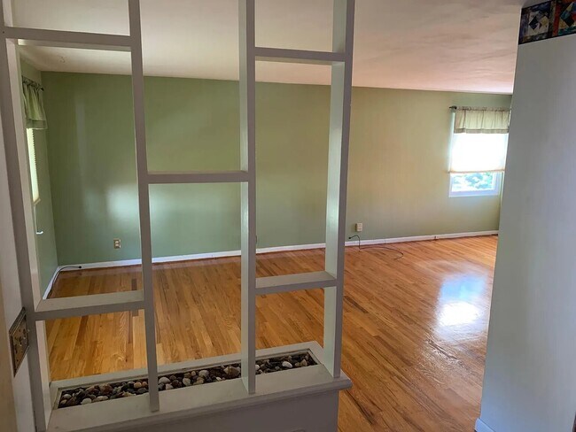 Building Photo - 3137 Belmont Ave