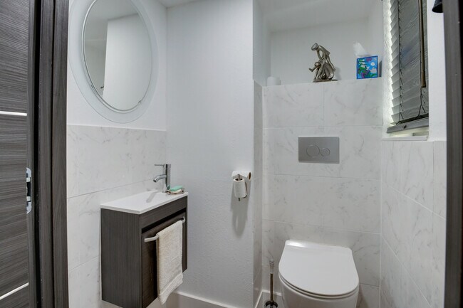 Building Photo - 4393 Trevi Ct