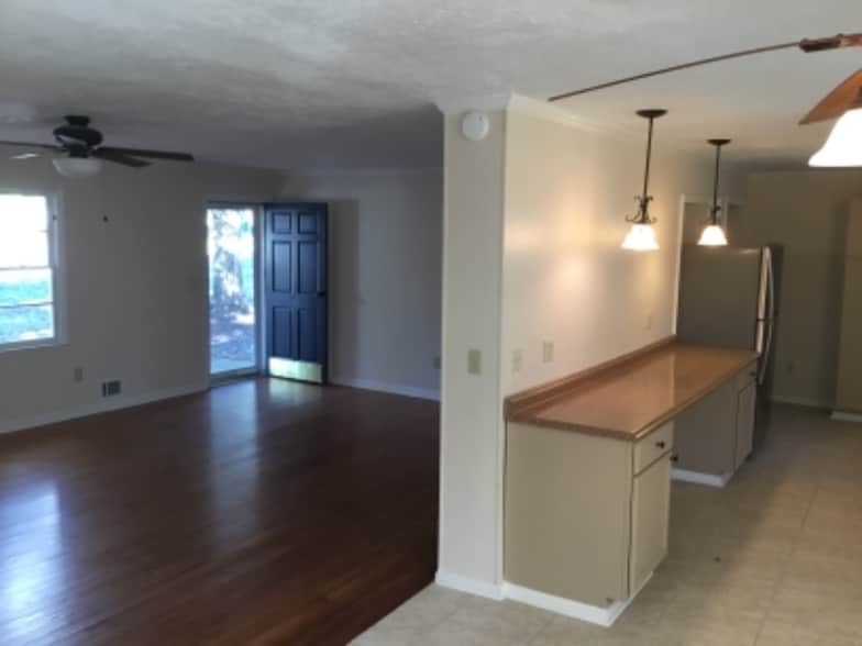 Building Photo - 709 N Hankinson St