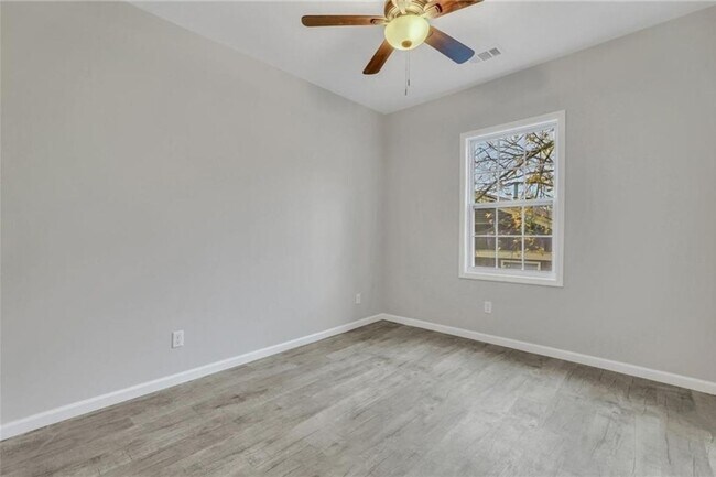 Building Photo - Live Near It All! 3 Bedroom Home in Midtown Savannah