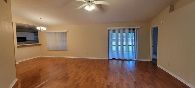Building Photo - 3/2: Enjoy this nice spacious home in Sunrise.