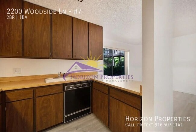 Building Photo - 2200 Woodside Ln