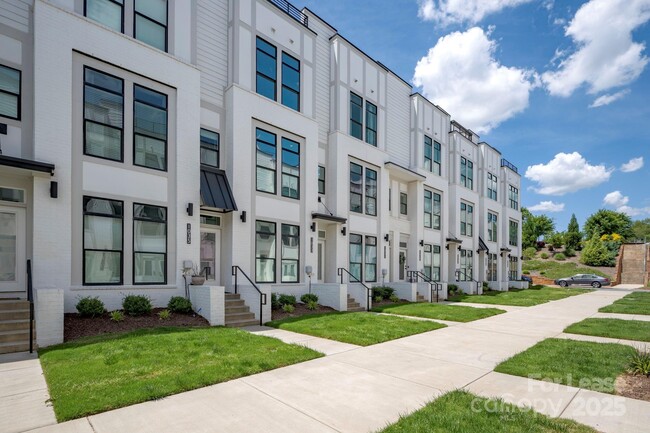 Building Photo - 1033 Wesley Terrace Ave