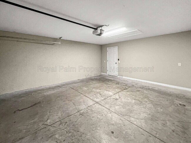 Building Photo - 580 Genoa Ave S