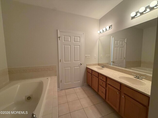 Building Photo - 33 Cooper Ave