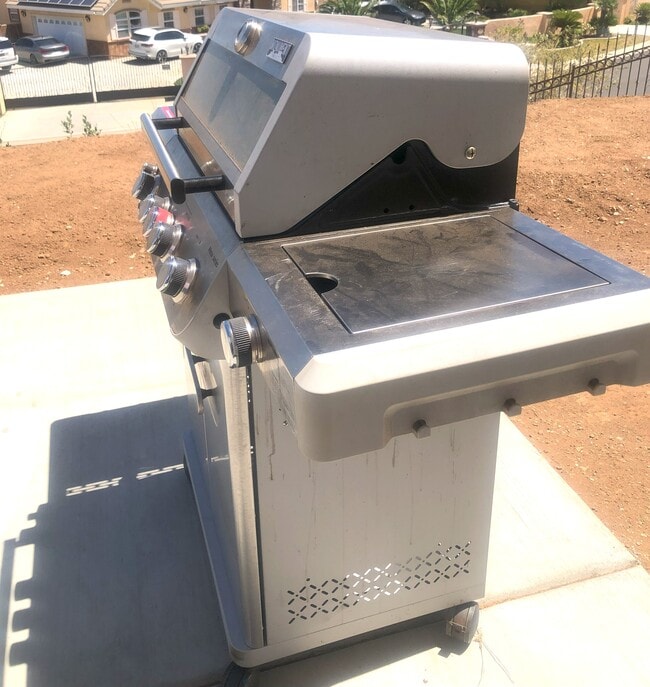 Ourdoor Grill - 470 Shasta Pl