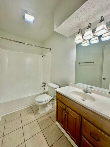 Building Photo - 3262 Wyoming St