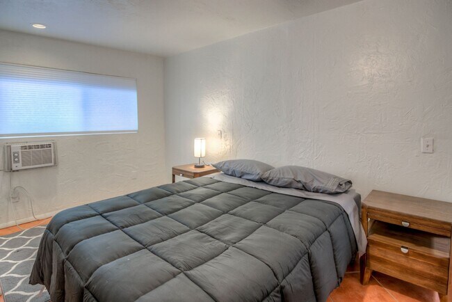 Building Photo - Spacious 4BR in Tucson