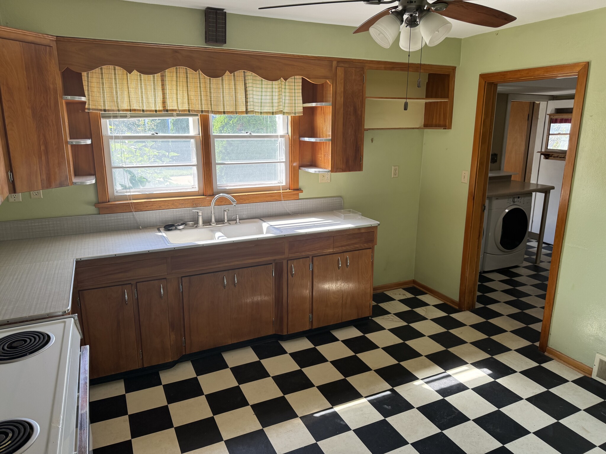 Kitchen area ( Fridge will be included) - 2009 Durand Ave