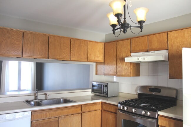 Building Photo - 393 Catbird Ln