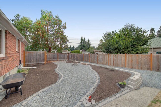 Building Photo - 4Bd/1.75Ba Edmonds House