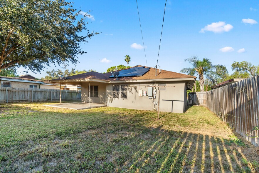 Building Photo - 1700 N 6th St