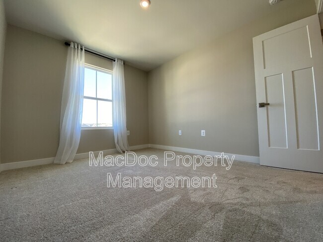 Building Photo - 18422 Centennial Cir