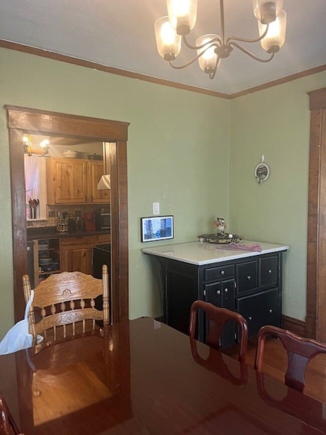 Building Photo - 121 E Scribner Ave