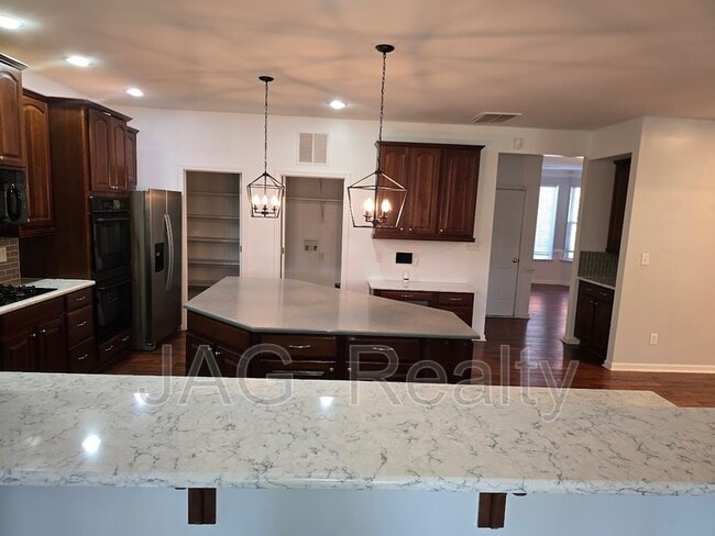 Building Photo - 3084 Sycamore Point Tr