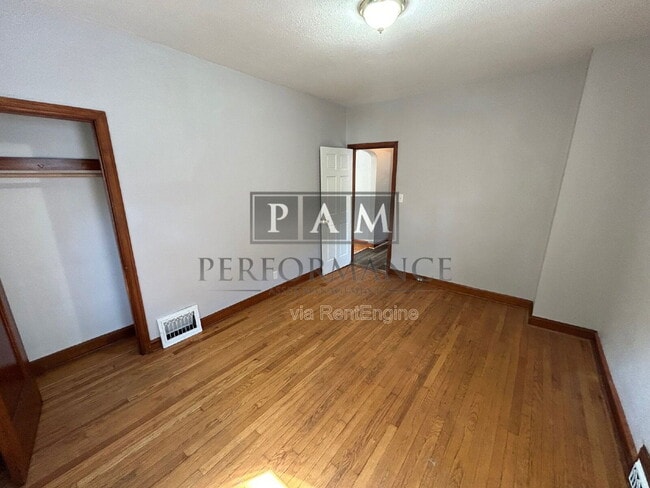 Building Photo - 3269 S New York Ave