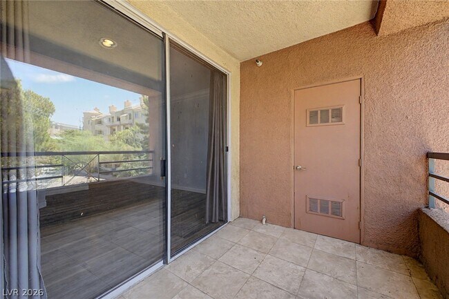 Building Photo - 260 E Flamingo Rd