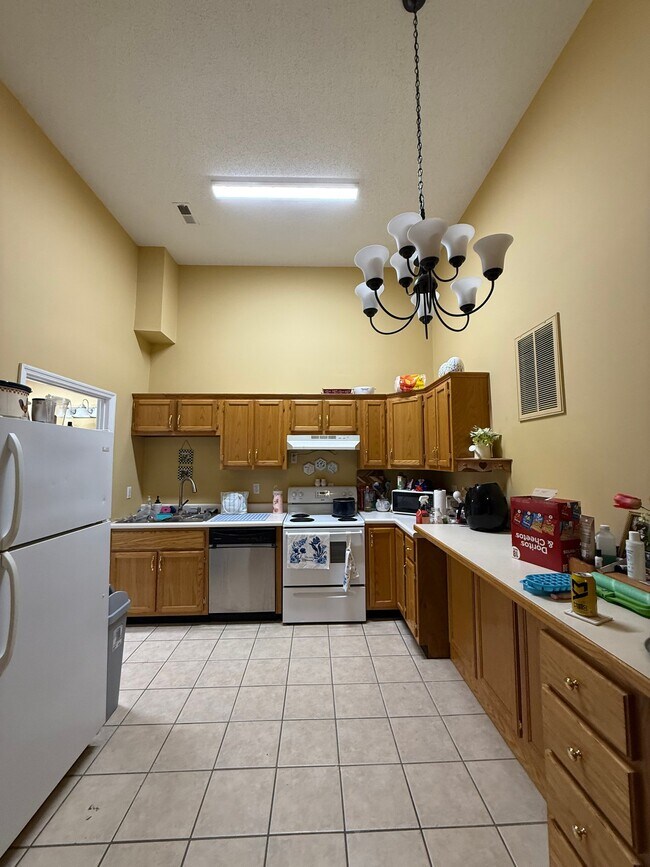 Building Photo - 44 Grandview Dr
