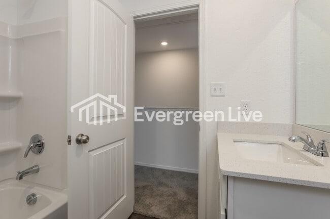 Building Photo - 1255 Tsar Rd