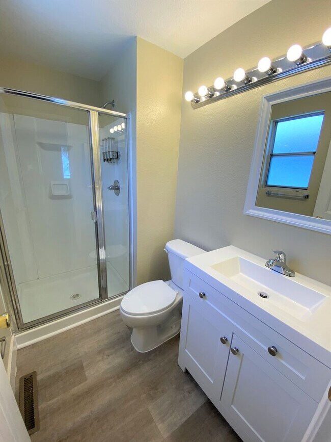 Building Photo - 3-bed, 2-bath, 2-car.  convenient location