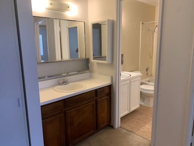 Building Photo - 4 Bed/2 Bath Spacious Home with Big Backyard and New Laminate & Carpet - Union City