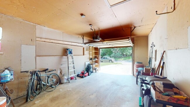 Building Photo - Quiet Area - Great Place to Call "Home"