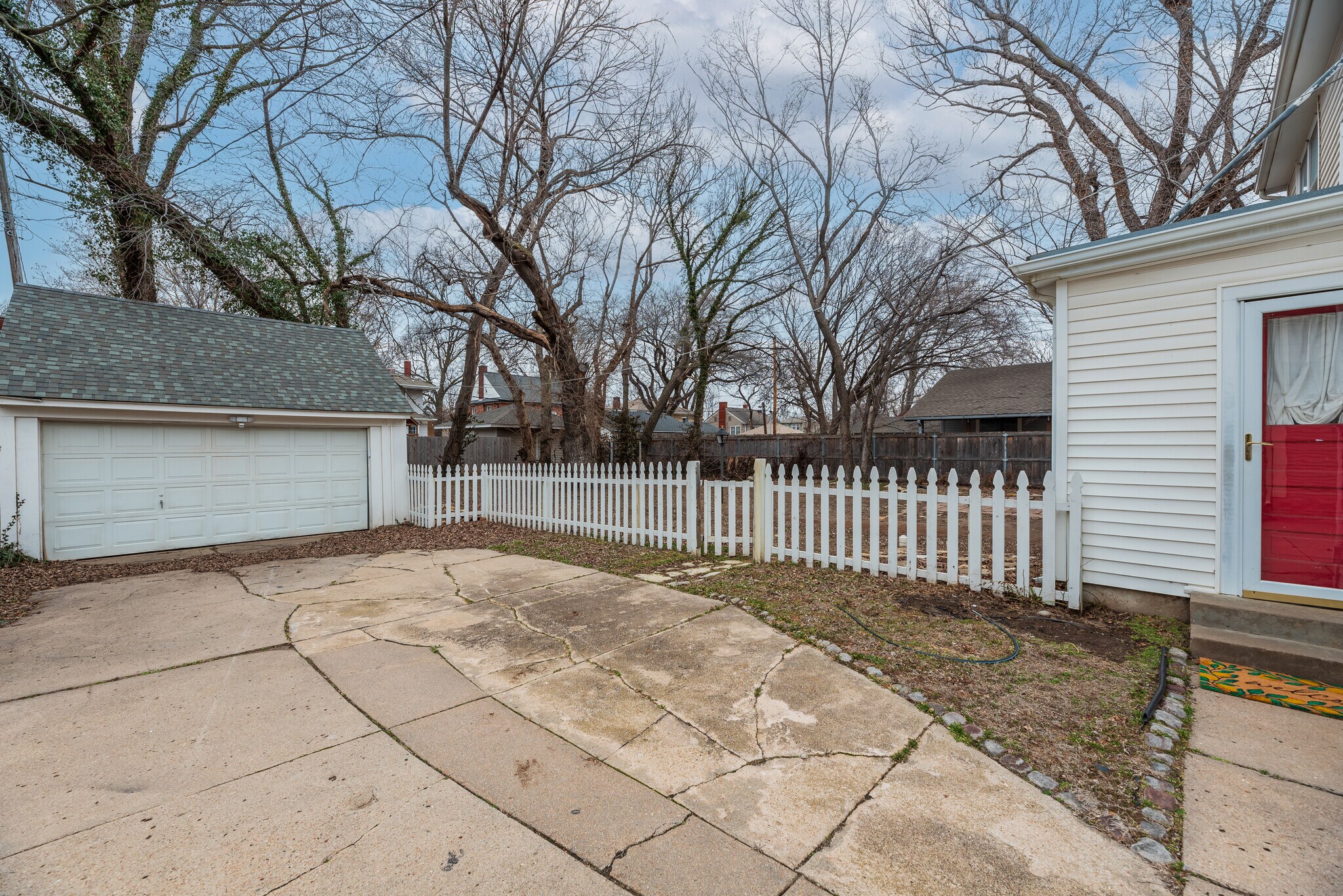 Building Photo - 425 N Bluff Ave
