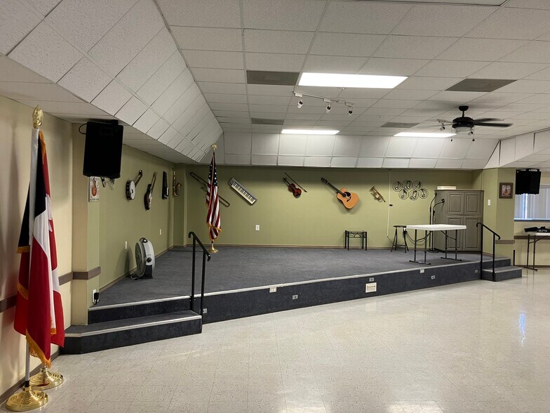 Leisure Valley Clubhouse - 2107 Double Eagle Dr