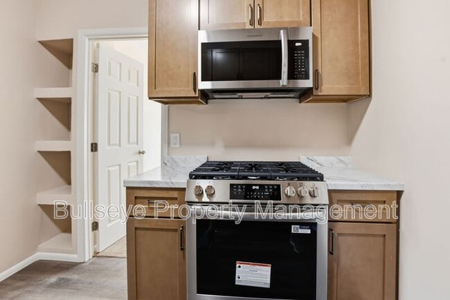 Building Photo - 925 E Garfield St