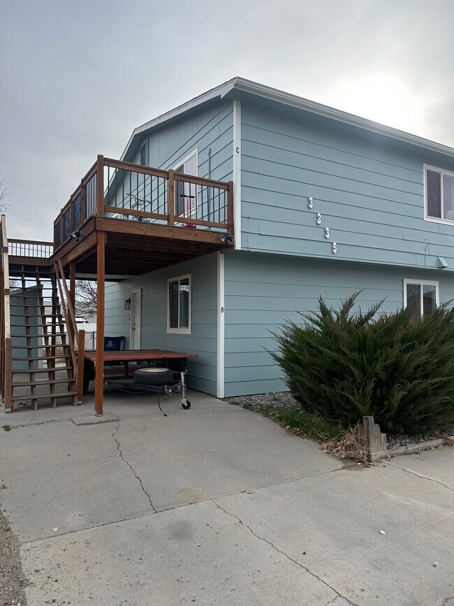 Building Photo - 3235 Downey Cir E