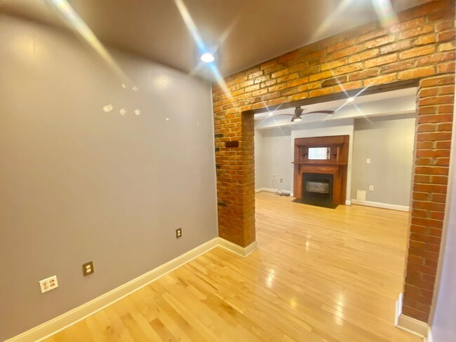 Building Photo - Mt Vernon Triangle Spacious 2 Bed 2.5 Bath...