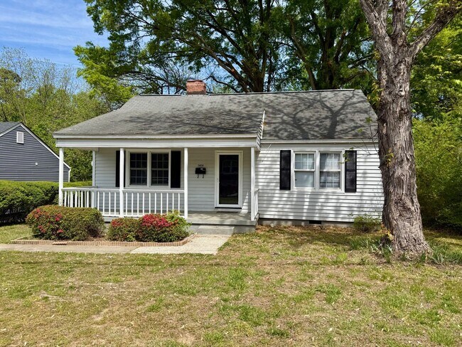 Building Photo - 2 Bedroom Home in Burlington with Hard Surface Flooring & Covered Porch